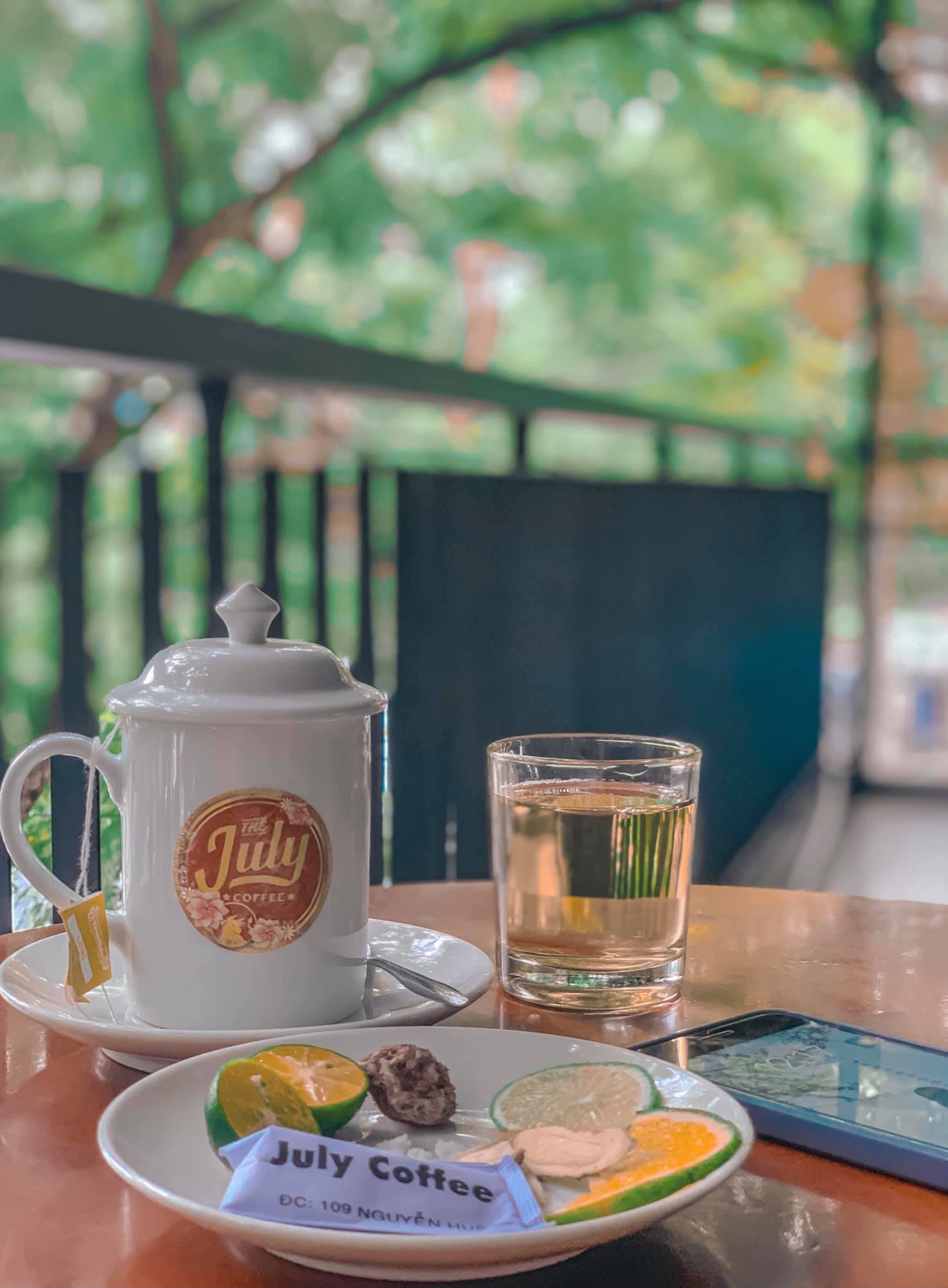 July Coffee - Quiet little corner in the midst of modern life 12