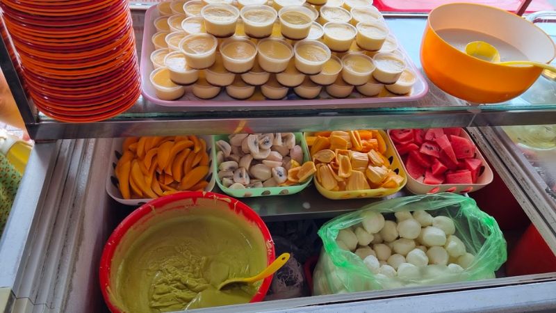 Enjoy the most famous Thanh Thao avocado ice cream in Da Lat 4