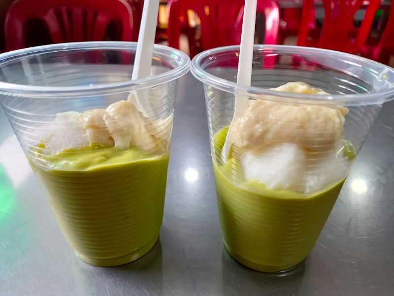 Enjoy the most famous Thanh Thao avocado ice cream in Da Lat 6