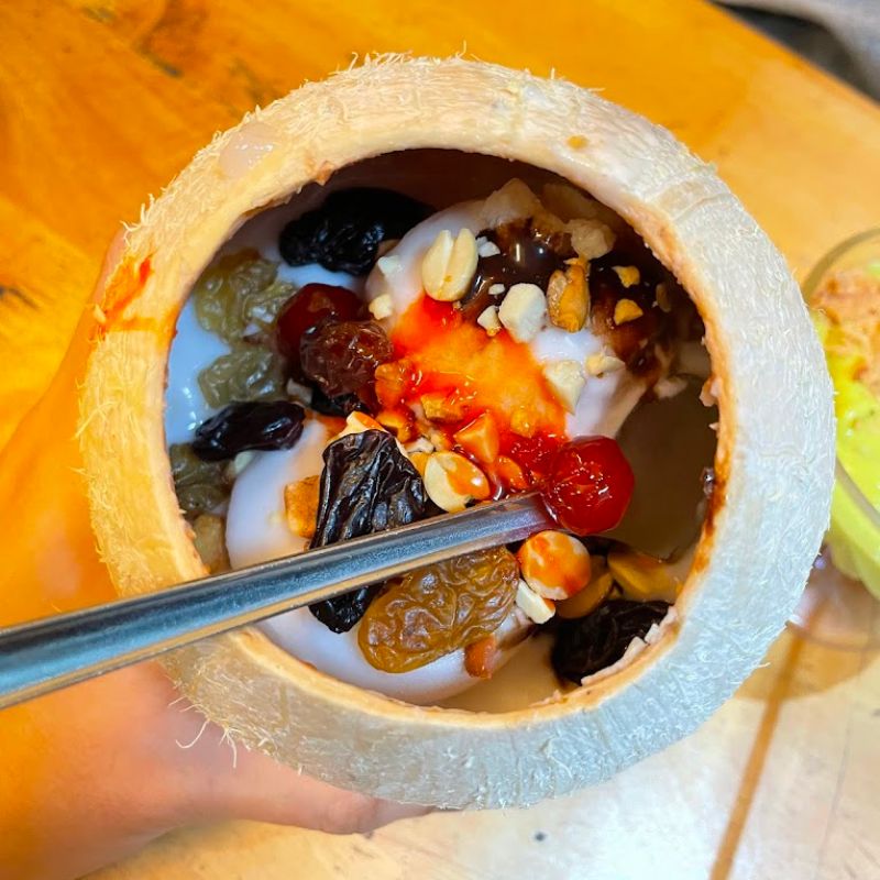 Enjoy the most famous Thanh Thao avocado ice cream in Da Lat 10