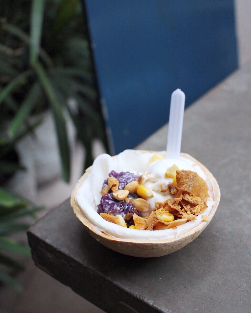 Sweet coconut sticky rice ice cream and 7 famous shops in Saigon 3