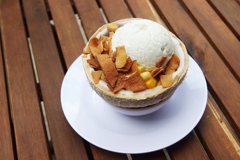 Sweet coconut sticky rice ice cream and 7 famous shops in Saigon 4
