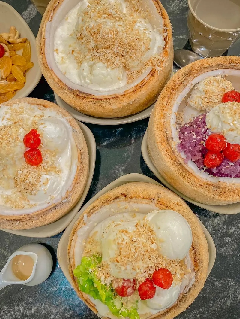 Sweet coconut sticky rice ice cream and 7 famous shops in Saigon 7