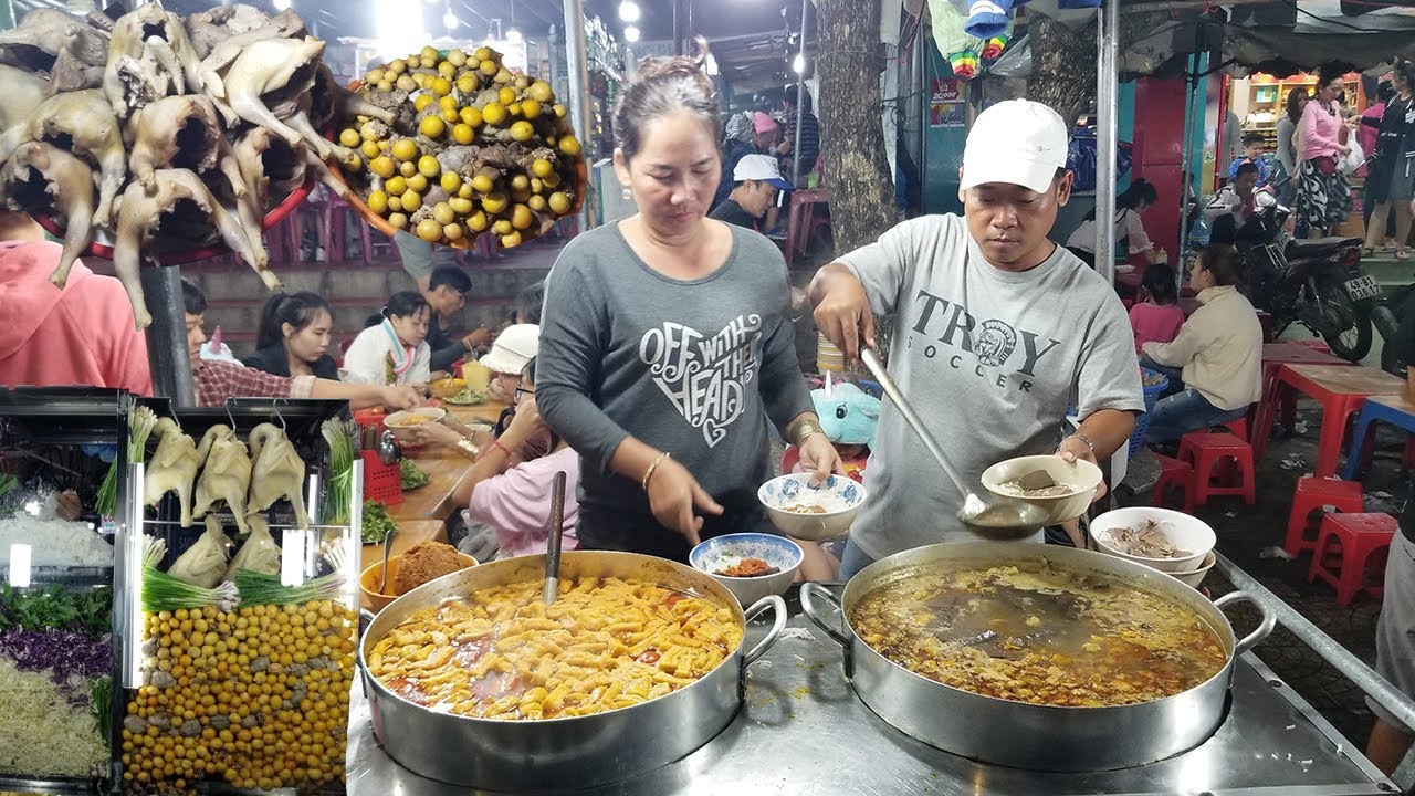 Explore Da Lat market cuisine with super attractive dishes 9