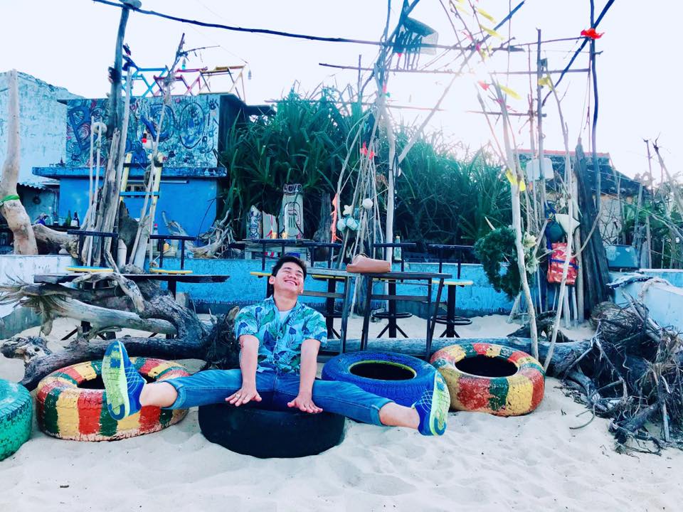 Discover Bus Café - Coffee shop with beautiful sea view in Hue 7