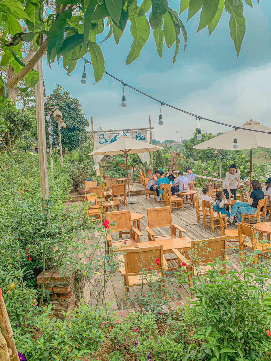 Discover Bat Trang Dien Bao Coffee in the heart of the city of flowers 3