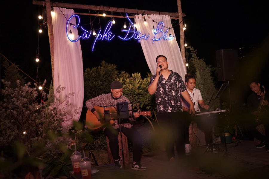 Discover Bat Trang Dien Bao Coffee in the heart of the city of flowers 7