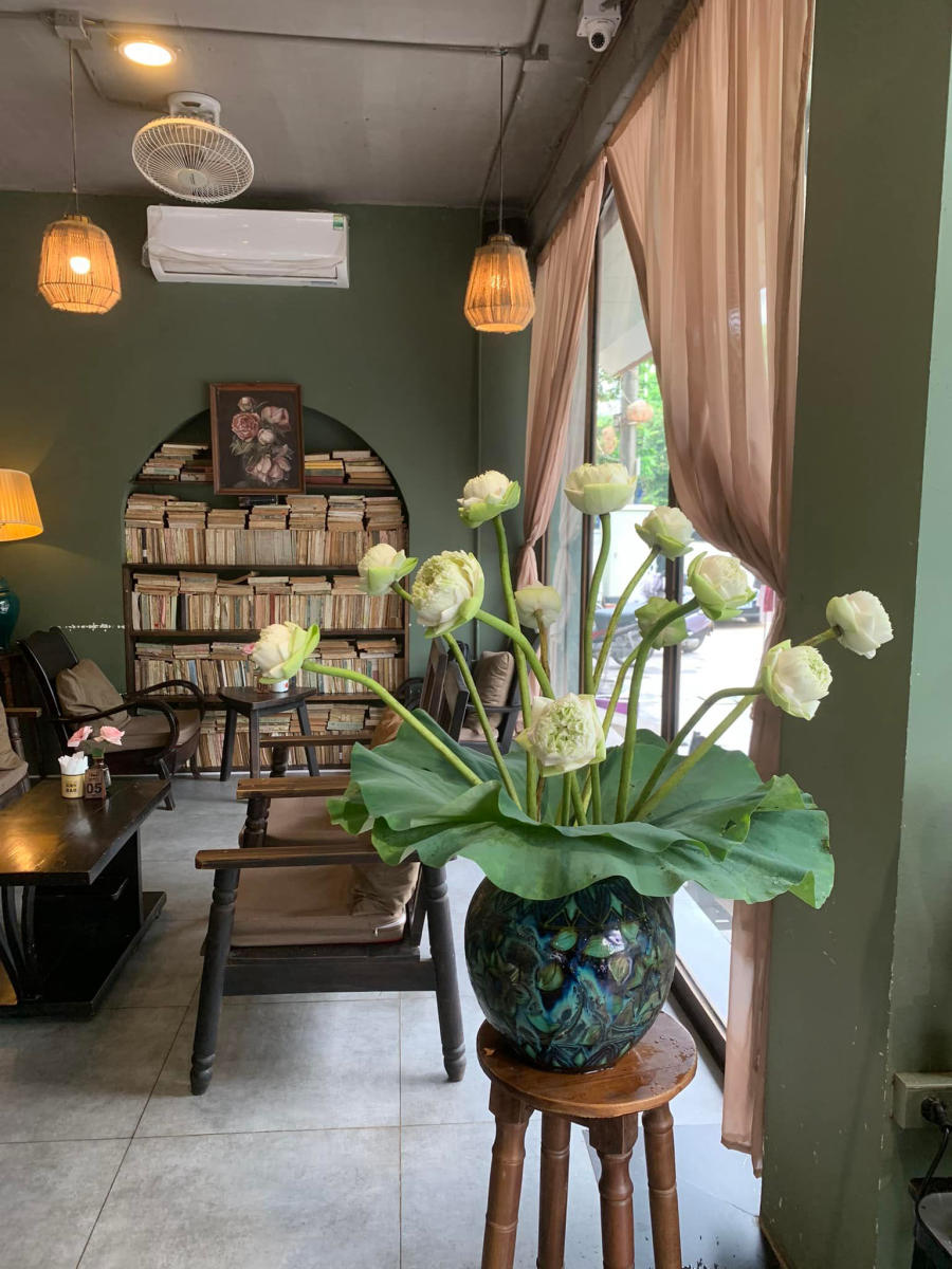 Discover Bat Trang Dien Bao Coffee in the heart of the city of flowers 8