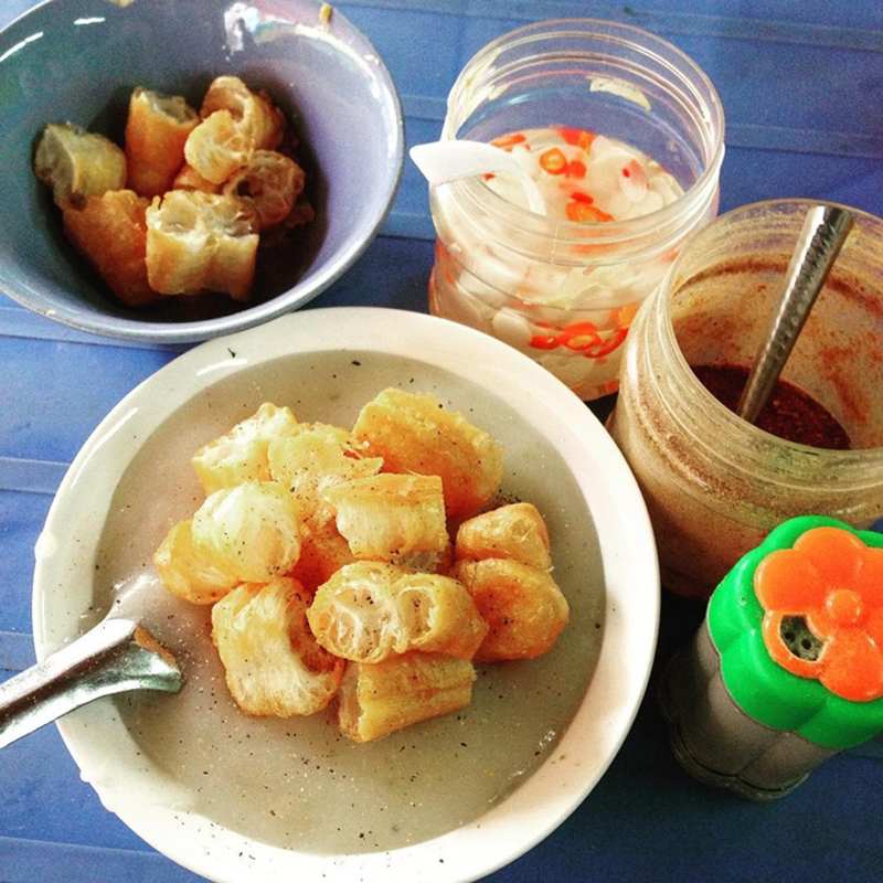 Explore Nghia Tan market with a series of delicious dishes 4