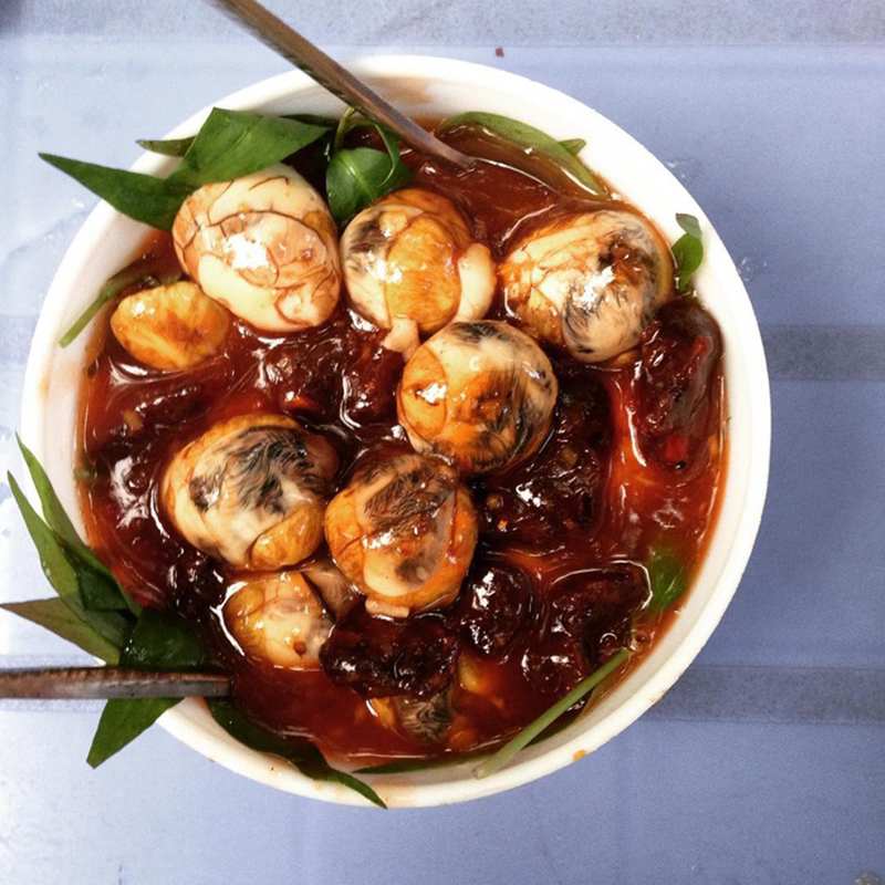 Explore Nghia Tan market with a series of delicious dishes 9