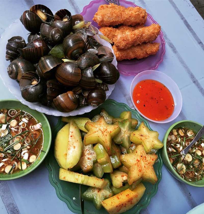 Explore Nghia Tan market with a series of delicious dishes 6