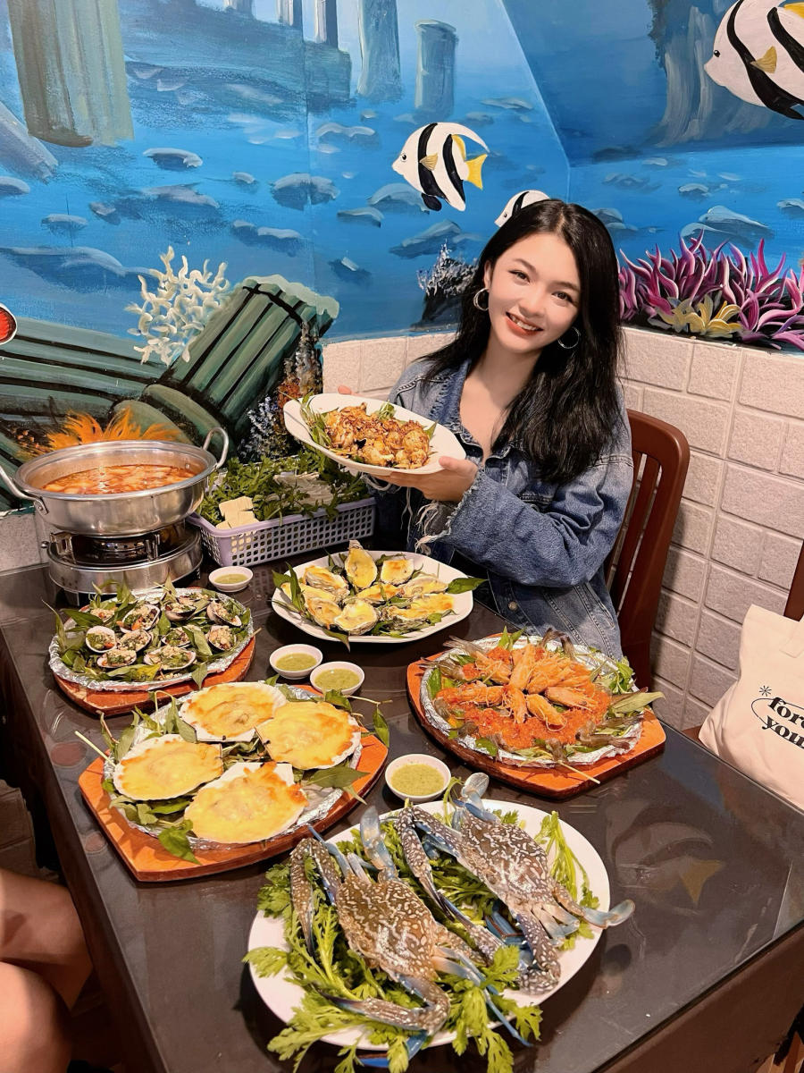 Discover the unique Kim Chi crab hotpot only available in the flower city 8