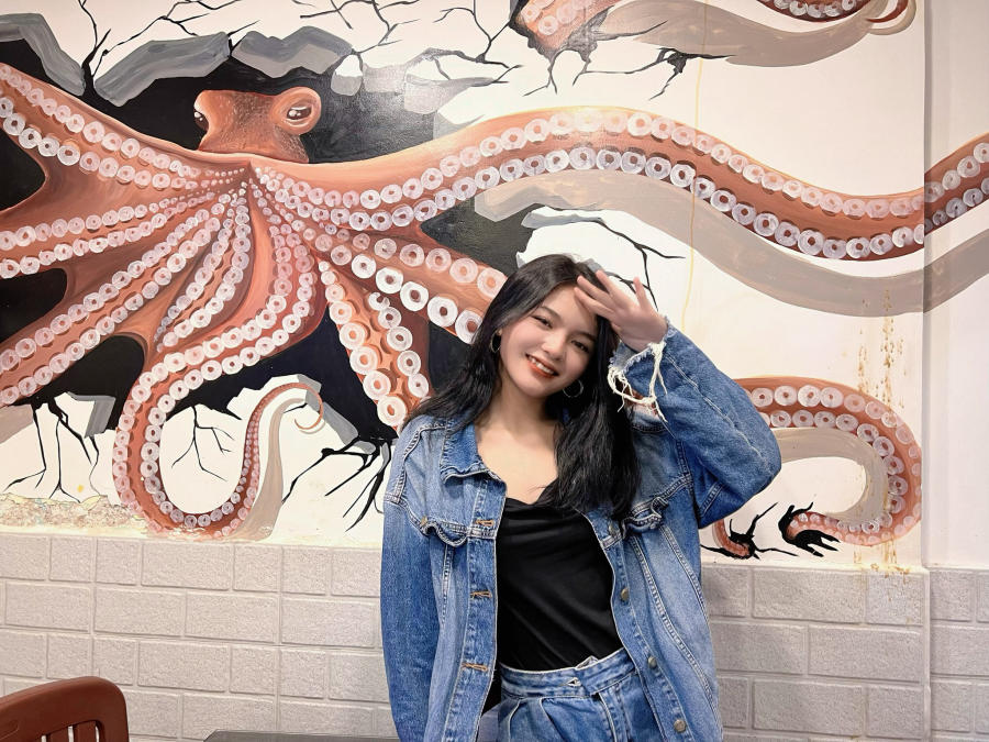 Discover the unique Kim Chi Crab Hotpot only available in the city of flowers 9