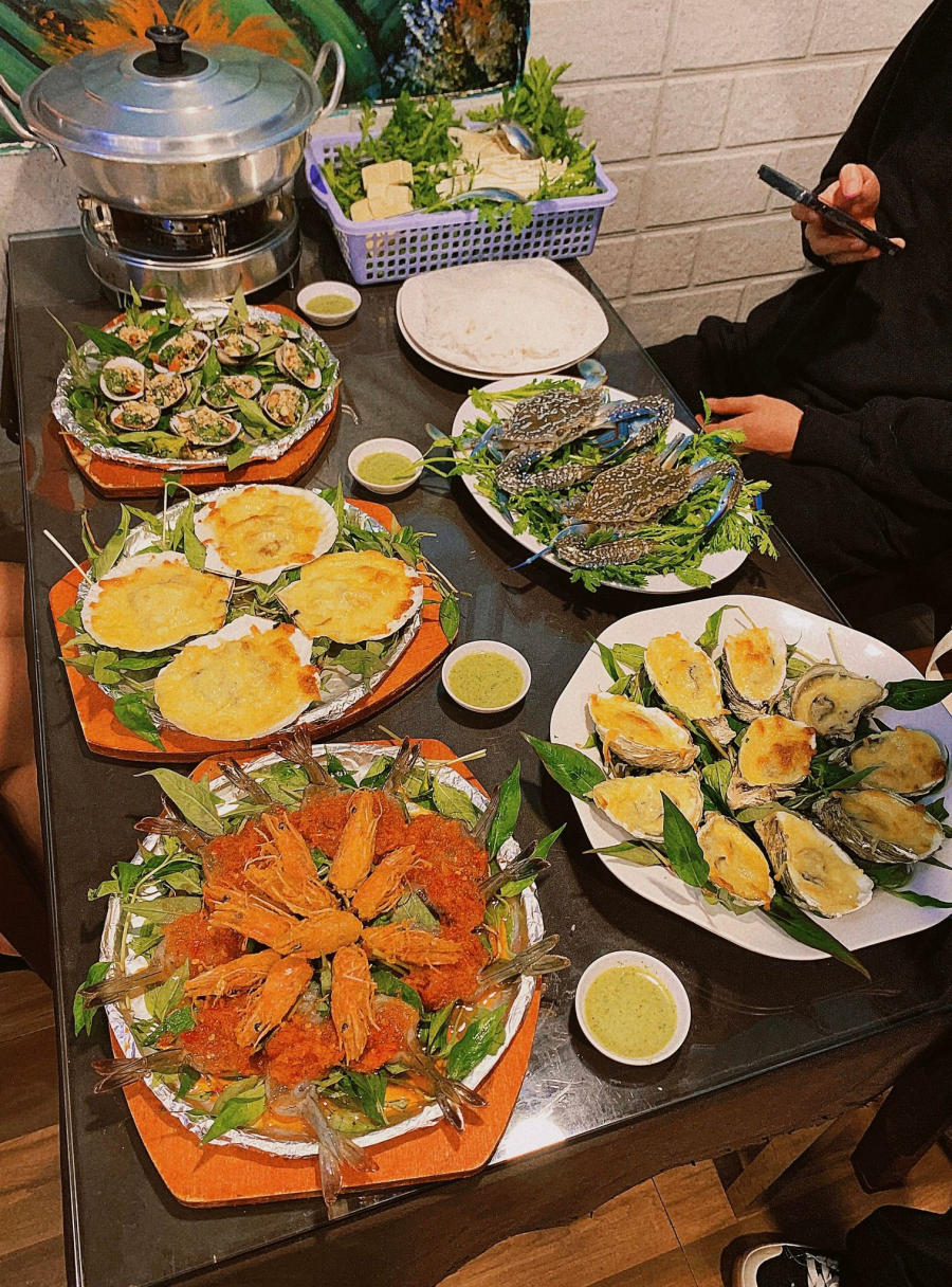 Discover the unique Kim Chi crab hotpot only available in the 17th flower city