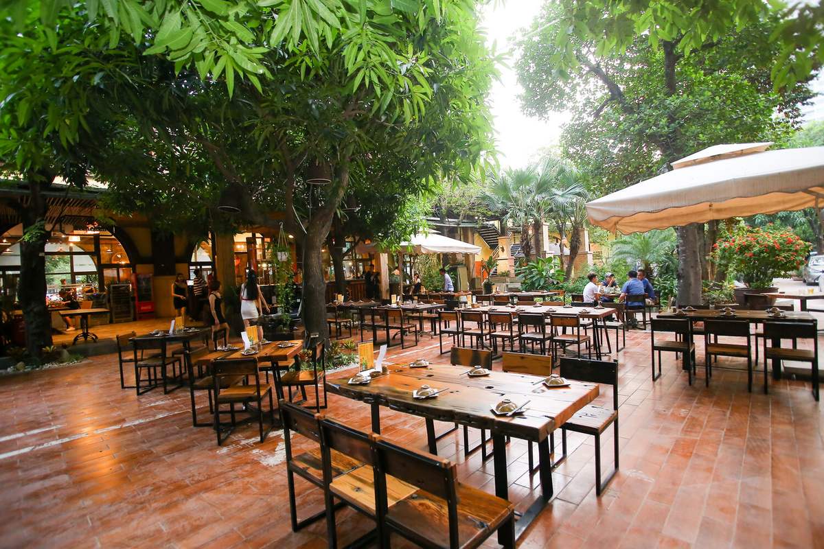 Discover the largest Catalan restaurant World Beer in Hanoi 10