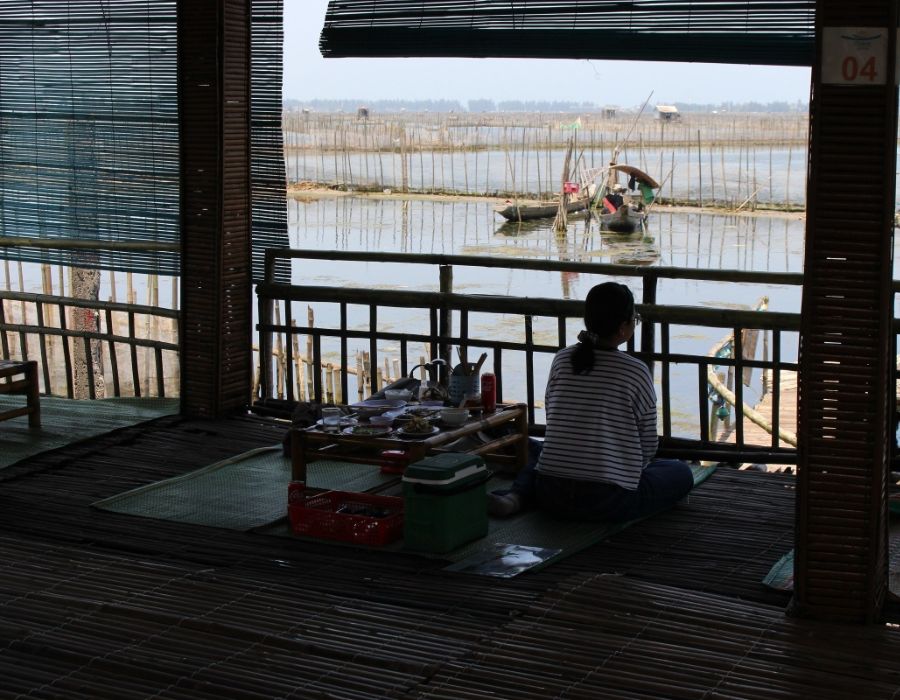 Discover the extremely rustic Chuon Lagoon floating restaurant in Hue 5