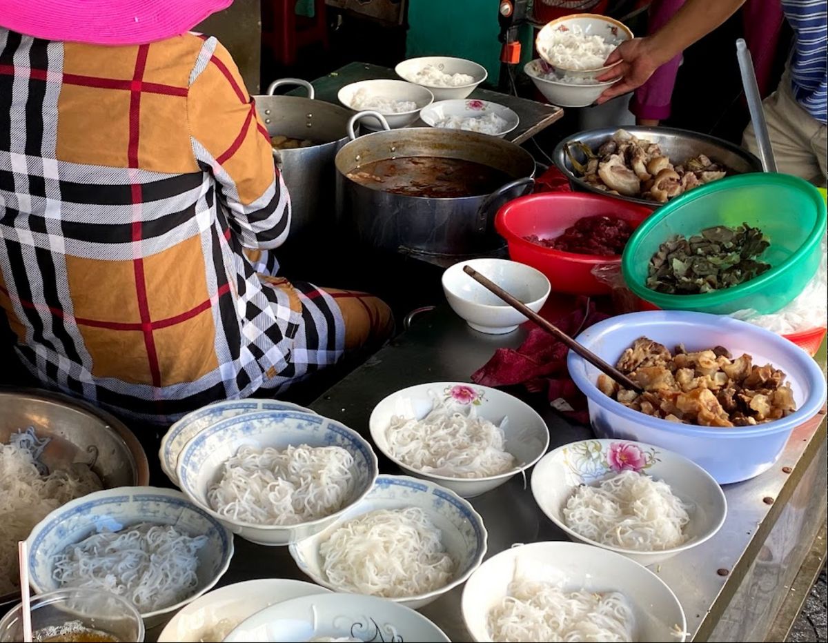Discover Ba Tuyet Hue Beef Noodle Shop, selling 5 pots of food every day