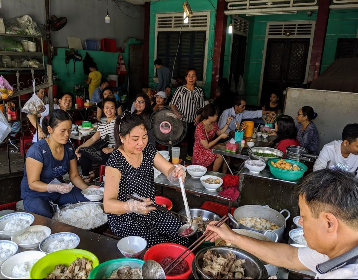 Discover Ba Tuyet Hue Beef Noodle Shop, selling 5 pots of 7 every day