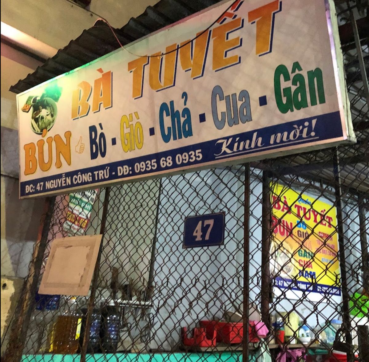 Discover Ba Tuyet Hue Beef Noodle Shop, selling 5 pots a day 2
