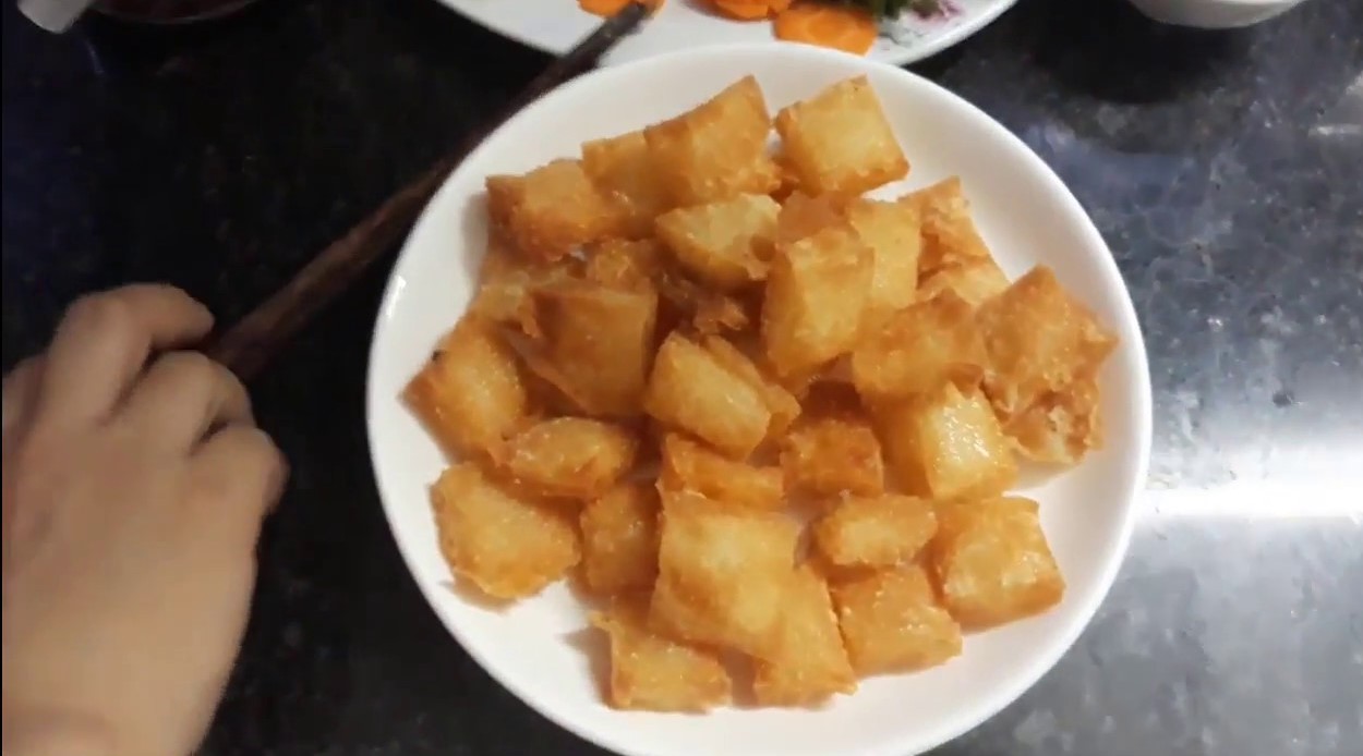 Discover the top 8 fried pho restaurants in Hanoi that delight diners 4
