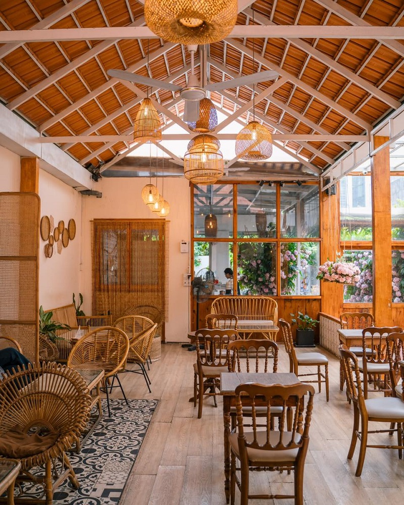 Khom Cafe, find a countryside space in the heart of District 1 4