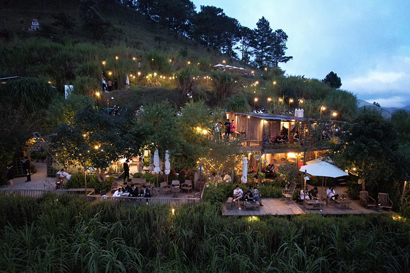 Hoang Hoan Afternoon Coffee Shop, Da Lat's top cloud hunting coordinates 3