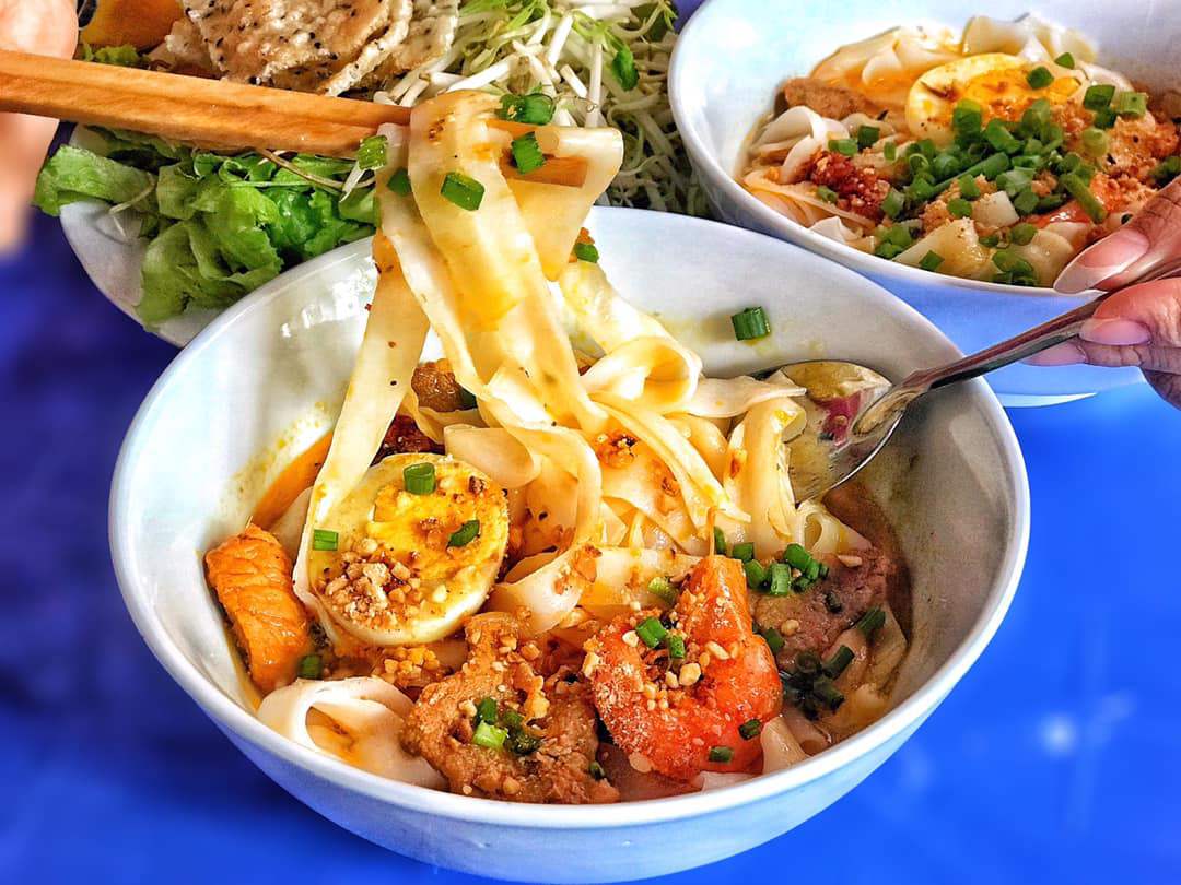 Do you know any dining experiences in Da Nang? 2