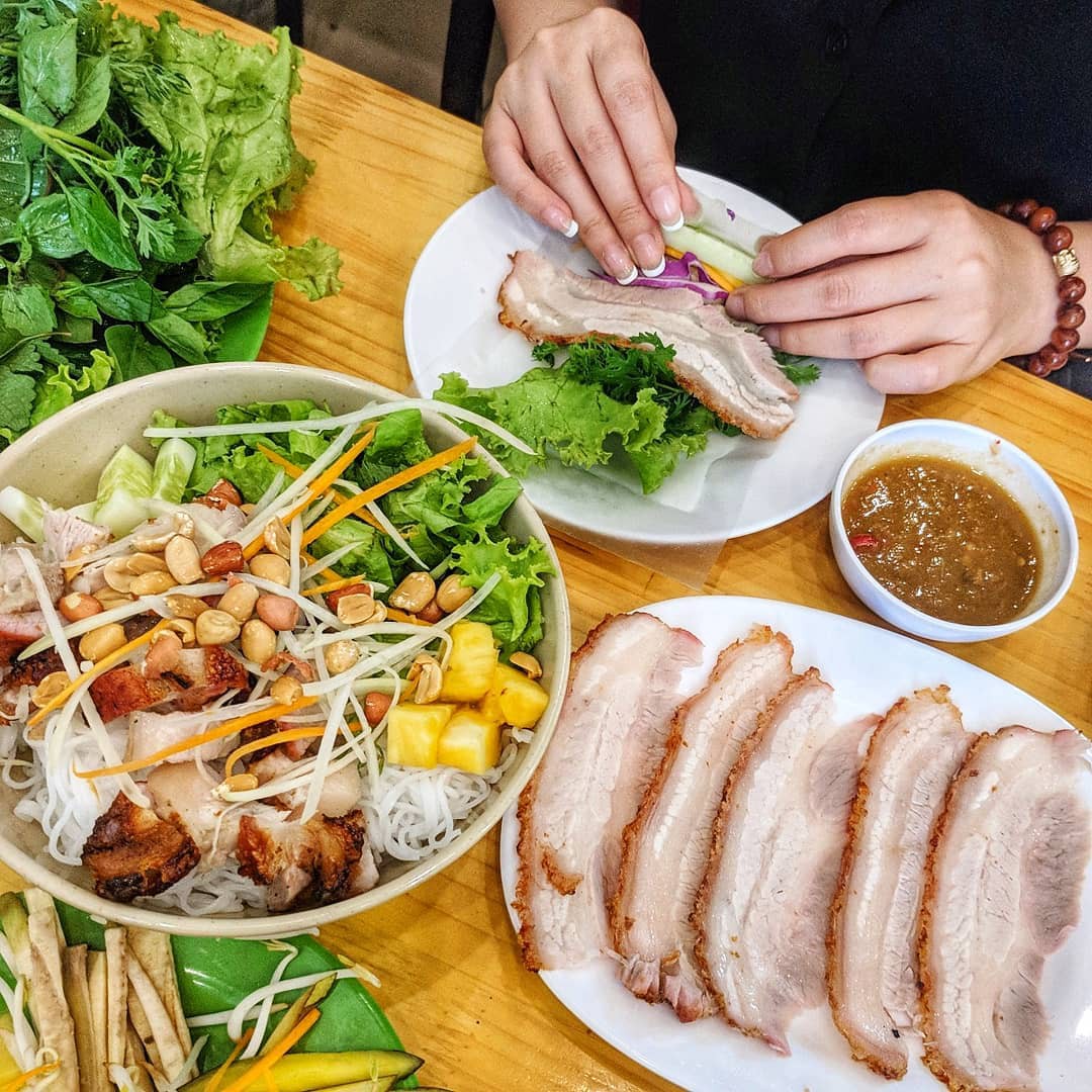 Do you know any dining experiences in Da Nang? 4