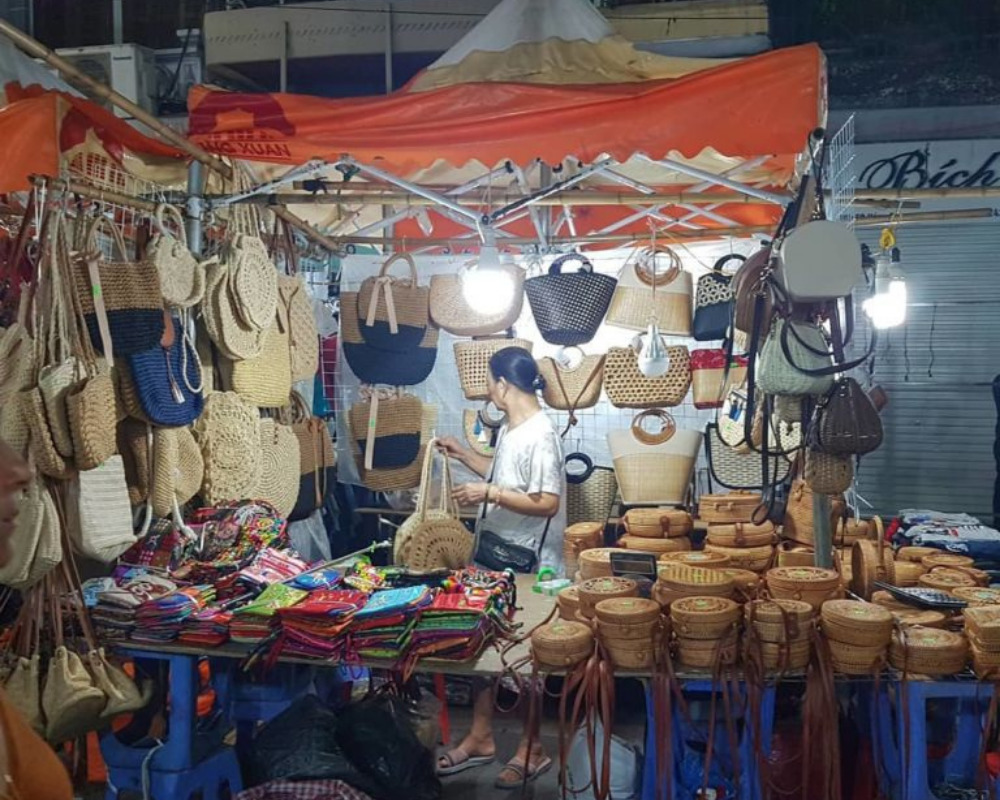 Experience going to Hanoi Old Quarter night market from A to Z for shopping enthusiasts 6