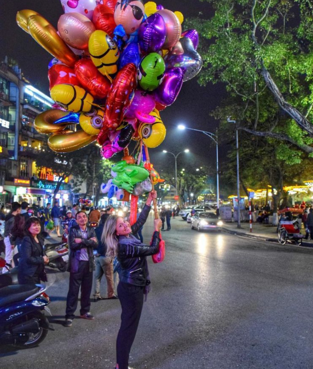 Experience going to Hanoi Old Quarter night market from A to Z for shopping enthusiasts 8