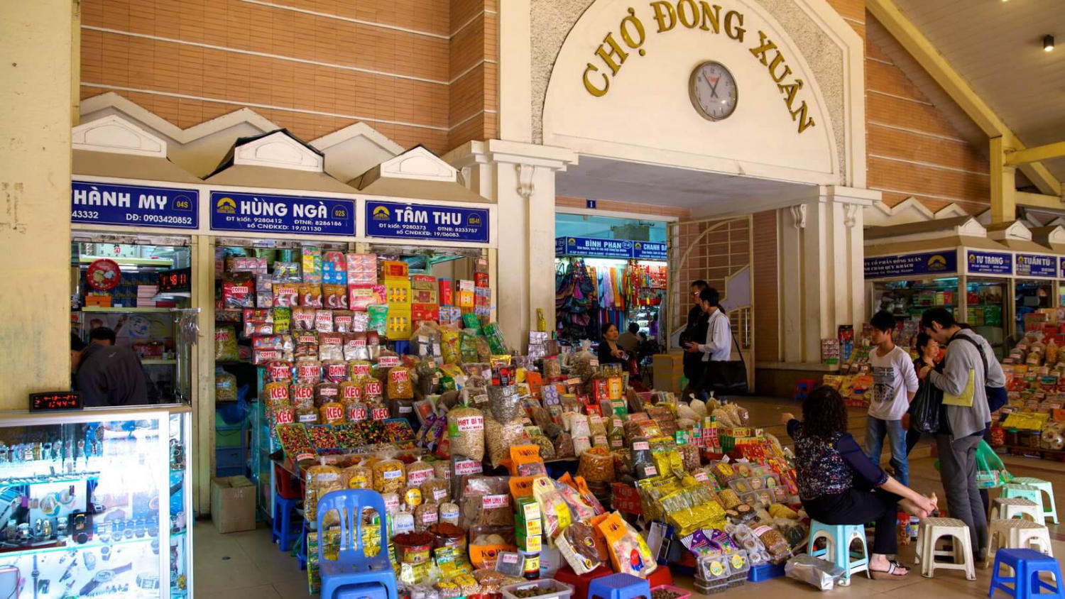 Experience traveling to Hanoi at night for a more complete exploration 4
