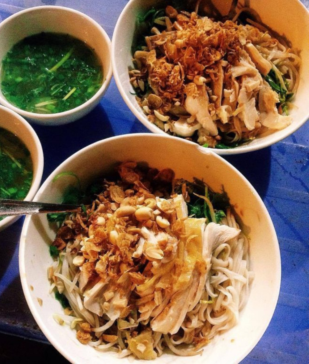 Experience traveling to Hanoi at night for a more complete exploration 8
