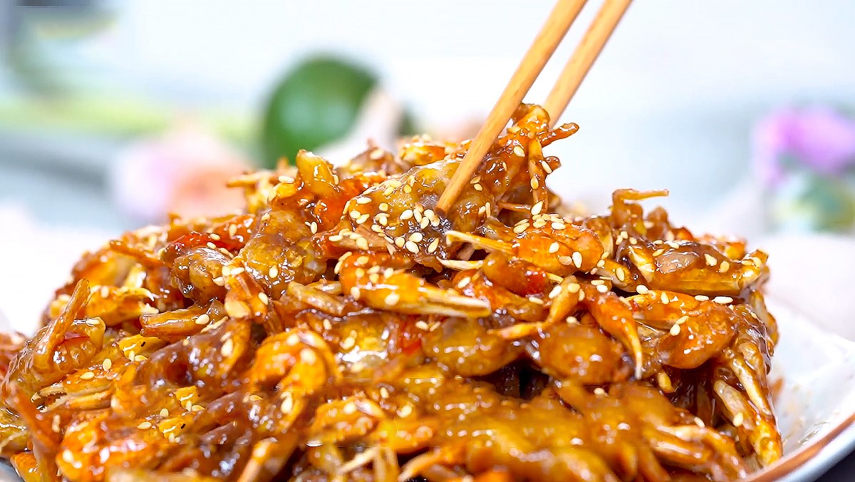 Experience buying specialties as gifts when traveling in Da Nang 3