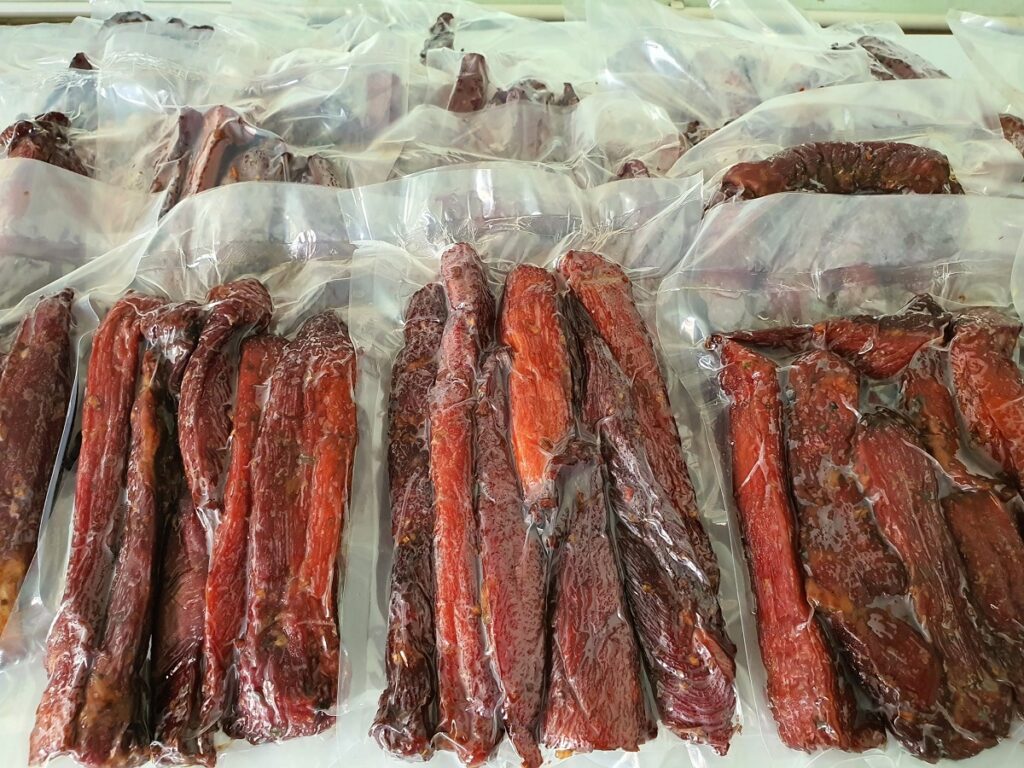 Experience buying specialties as gifts when traveling in Da Nang 6