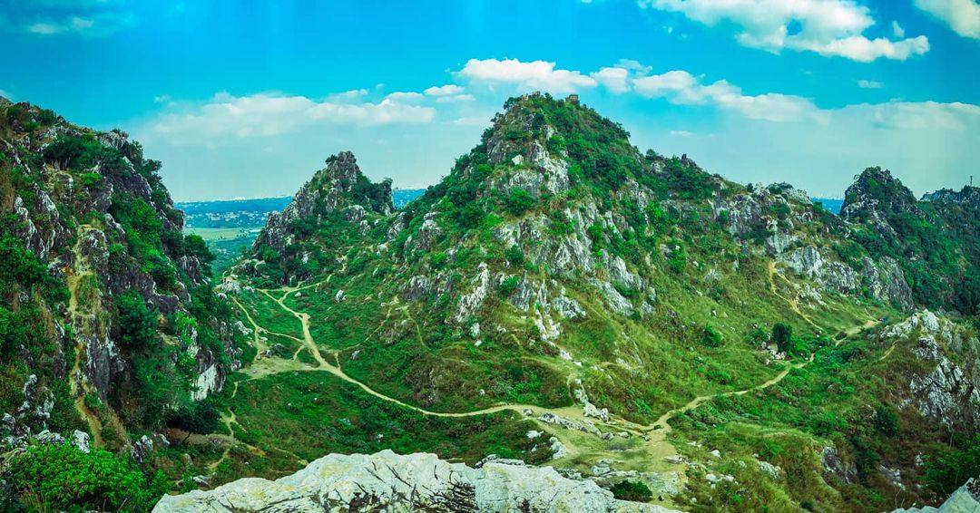 Experience traveling to Tram Mountain - miniature Ha Giang Stone Plateau on the outskirts of the capital 2