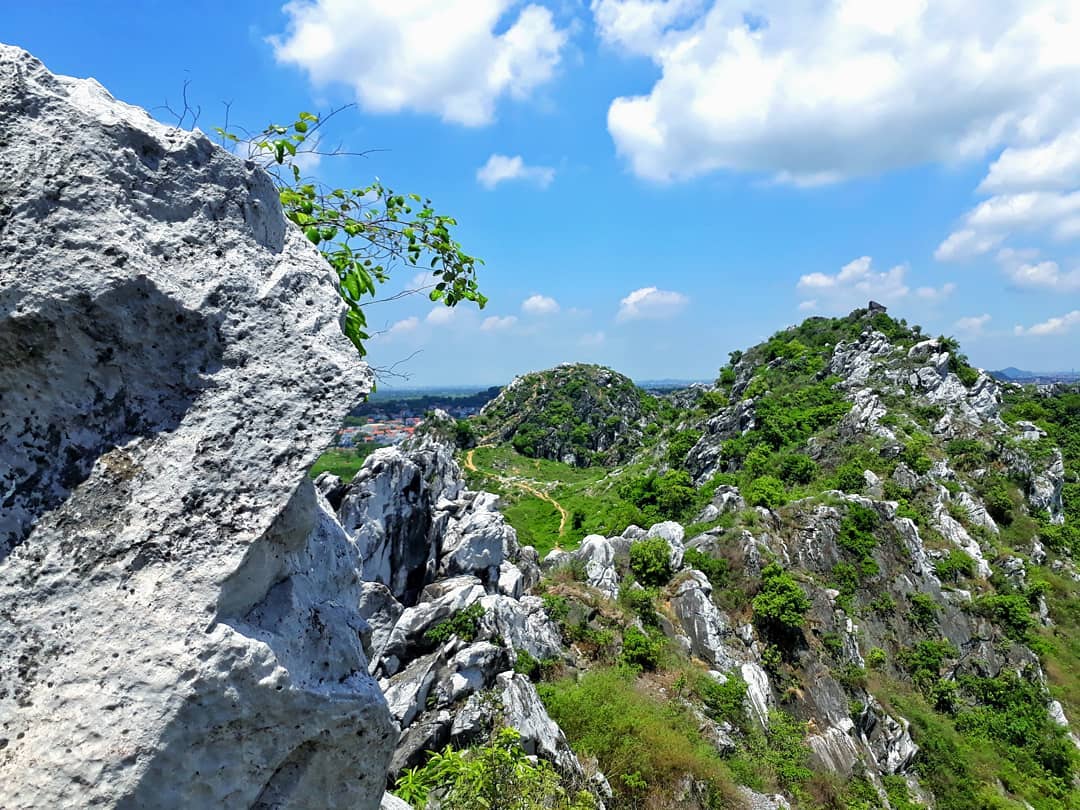Experience traveling to Tram Mountain - miniature Ha Giang Stone Plateau on the outskirts of the capital 6