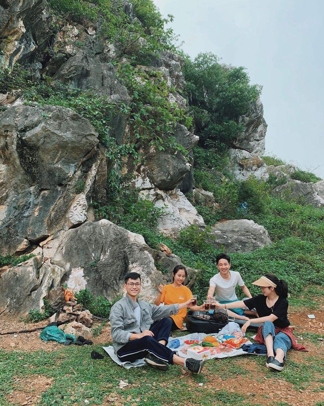 Experience traveling to Tram Mountain - miniature Ha Giang Stone Plateau on the outskirts of the capital 7