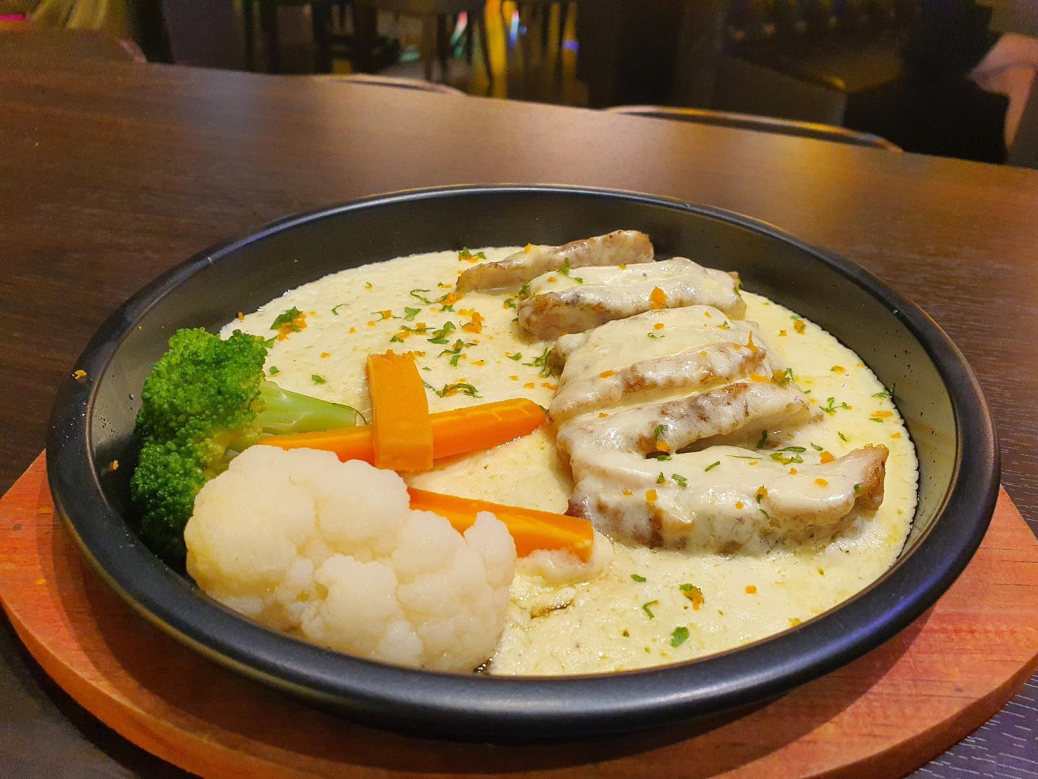 L'amour Steak - Classic and luxurious European style restaurant 8