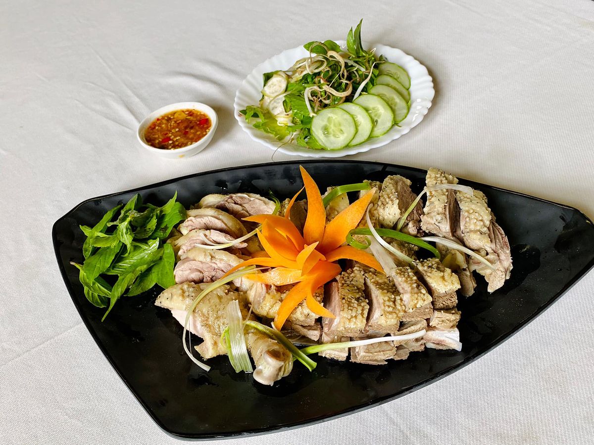 La Pines Restaurant - Leading Asian and European restaurant in Hue 7