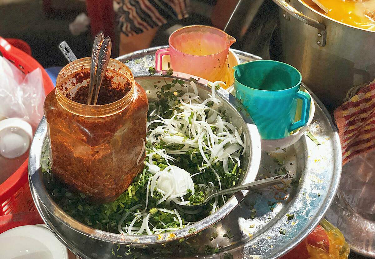 It's a paradise for banh canh, but when you come to Hue, you have to eat banh canh crab to get it right! 5