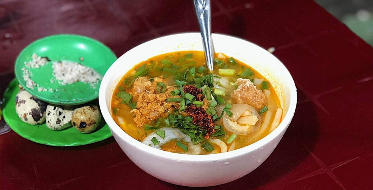 It's a paradise for banh canh, but when you come to Hue, you have to eat banh canh crab to get it right! 2