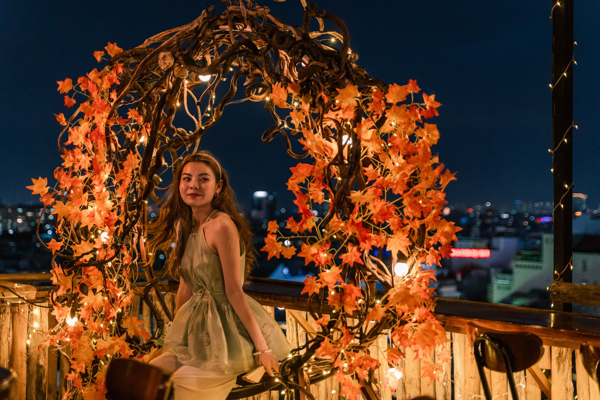 Come to Lang Thang Rooftop, immerse yourself in the chill sunset in the heart of Saigon 6