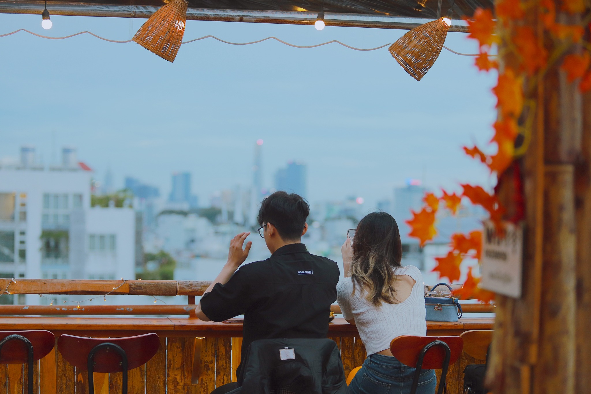 Come to Lang Thang Rooftop, immerse yourself in the chill sunset in the heart of Saigon 9