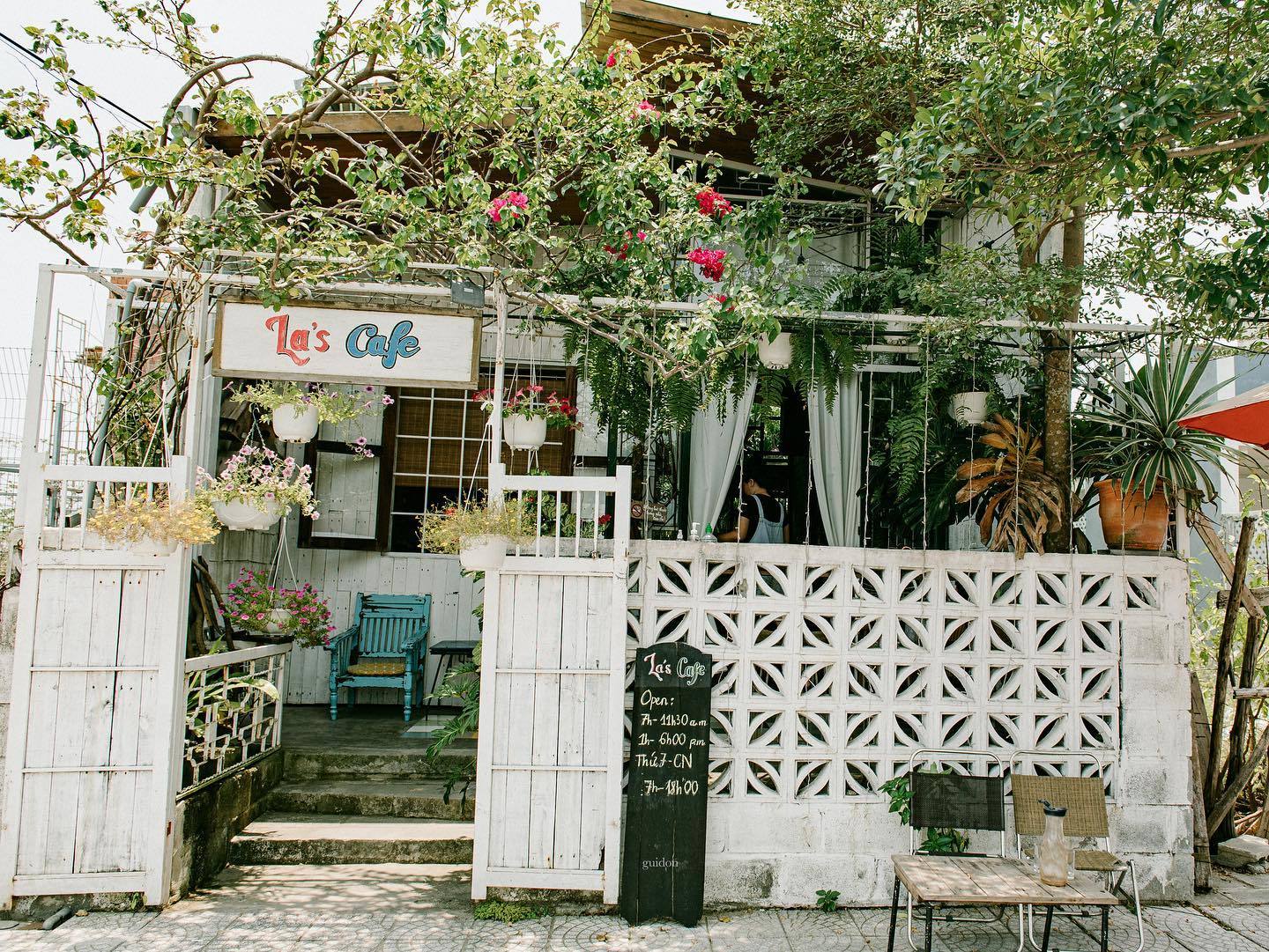 La's Cafe Da Nang - Lost in the beautiful green garden right on the outskirts of the city 2