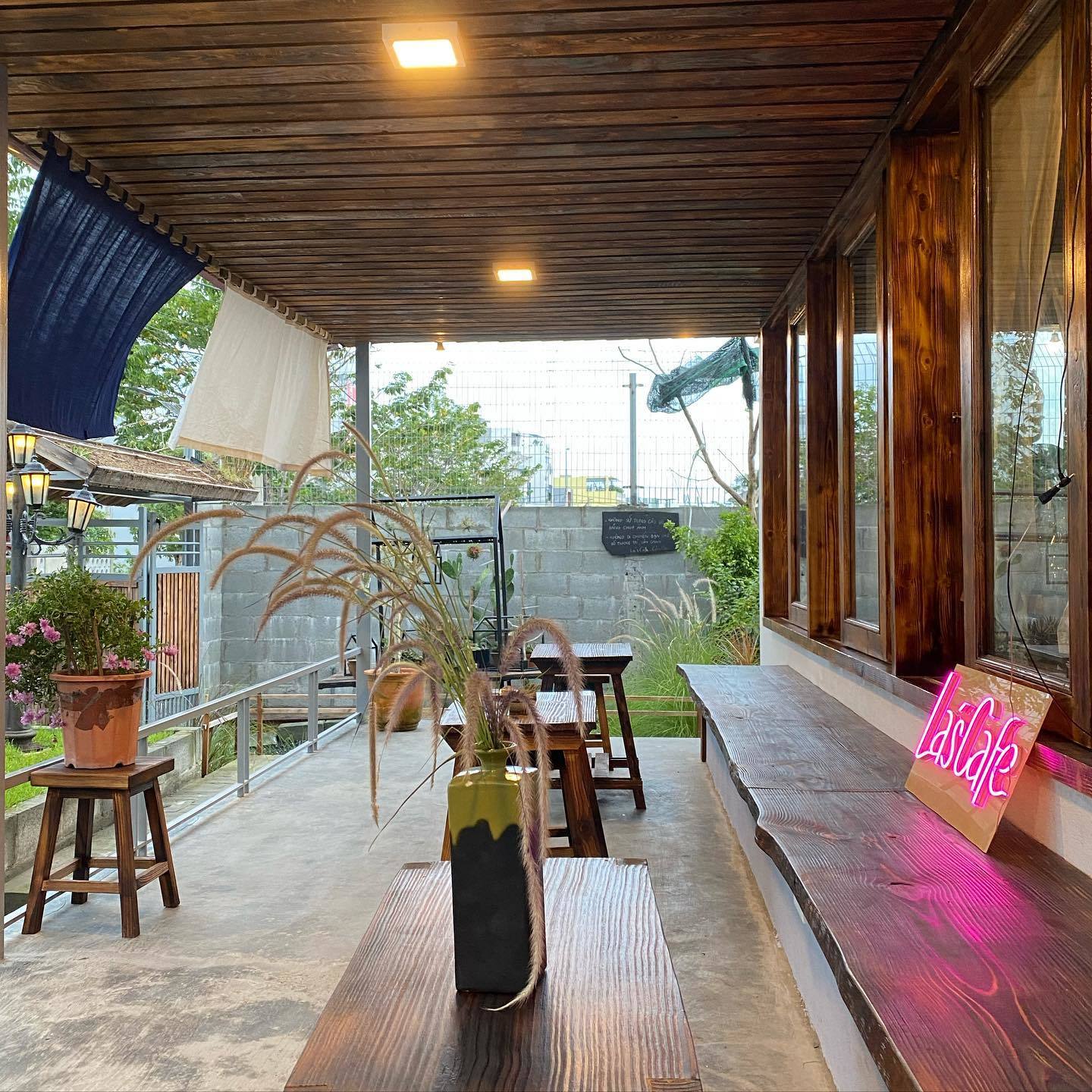 La's Cafe Da Nang - Lost in the beautiful green garden right on the outskirts of city 3