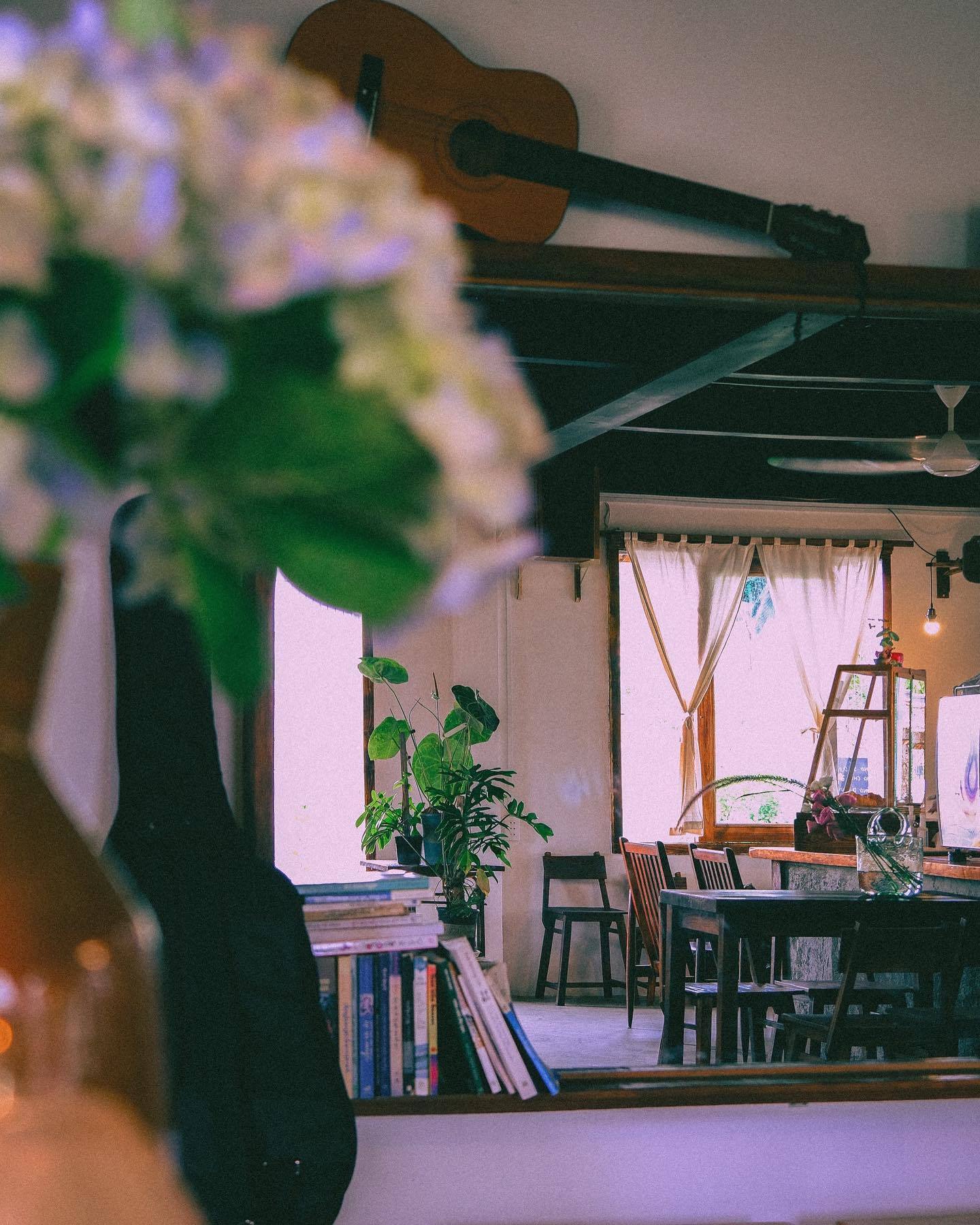 La's Cafe Da Nang - Lost in the beautiful green garden right on the outskirts of city 4