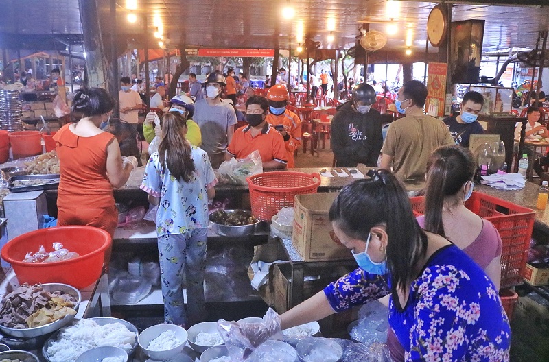 The flavor of Giao Toan beef hot pot has been famous in Saigon for more than 30 years 6