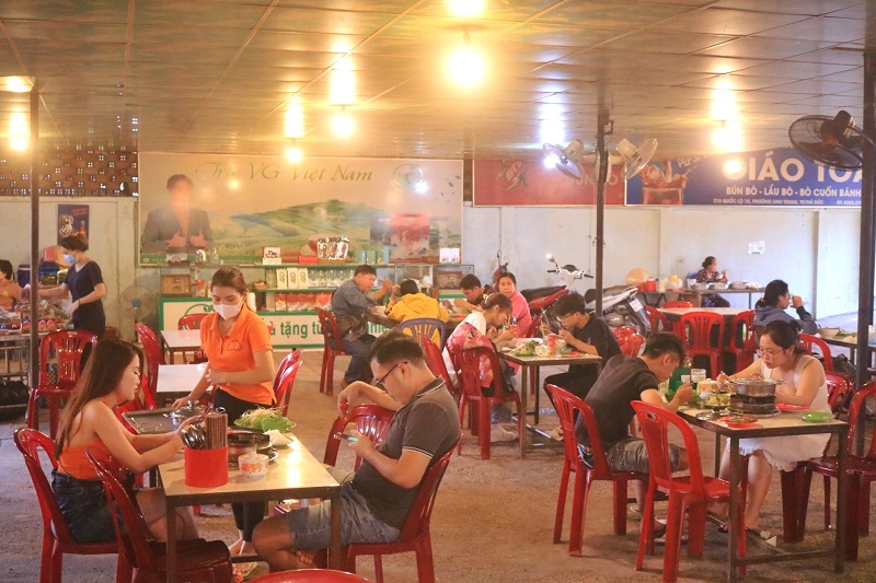 The flavor of Giao Toan beef hot pot has been famous in Saigon for more than 30 years 5
