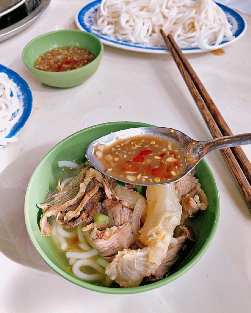The flavor of Giao Toan beef hot pot has been famous in Saigon for more than 30 years