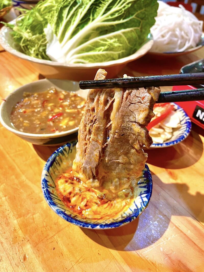What is so attractive about Nha Go beef hotpot in Saigon that attracts diners? 7